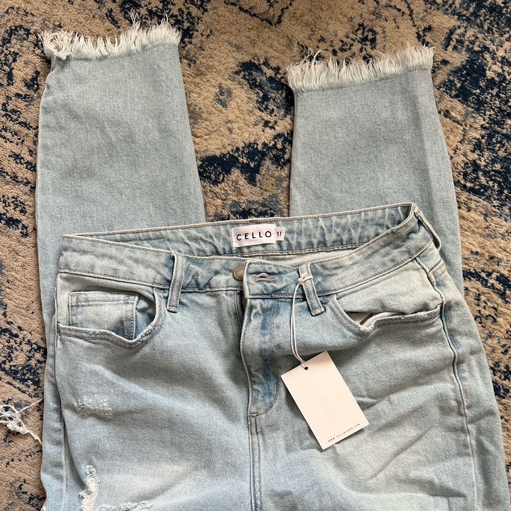 Cello High Rise Mom Distressed - Picture 7 of 7